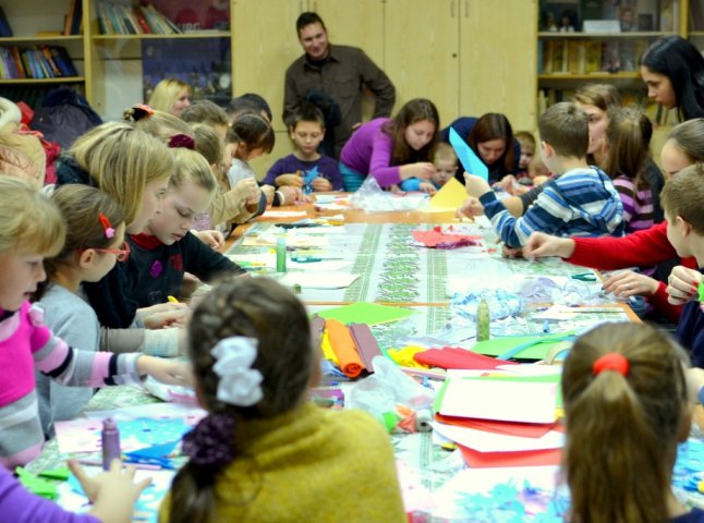 Ужгородські студенти провели благодійну акцію для дітей військових