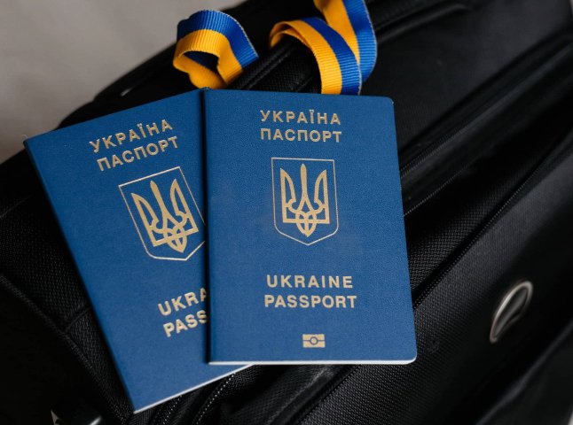 Чи можна виїхати за кордон: тепер є змога перевірити дозвіл відразу у телефоні