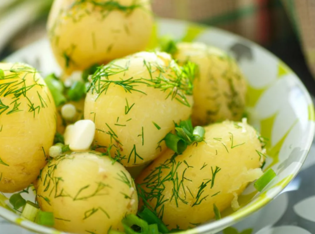 Секрети приготування молодої картоплі з кропом