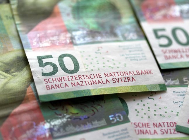Чи залишатися після п’яти років: українцям за кордоном хочуть обмежити виплати