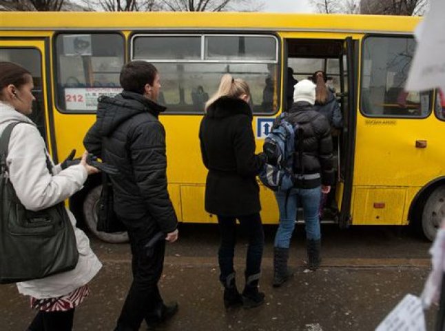 Дорожче та чи зручніше: в ужгородських маршрутках піднялись ціни на проїзд (ВІДЕО)