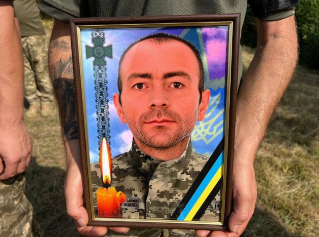 На Ужгородщині поховали Героя, який загинув під час виконання бойового завдання На Ужгородщині поховали Героя, який загинув під час виконання бойового завдання