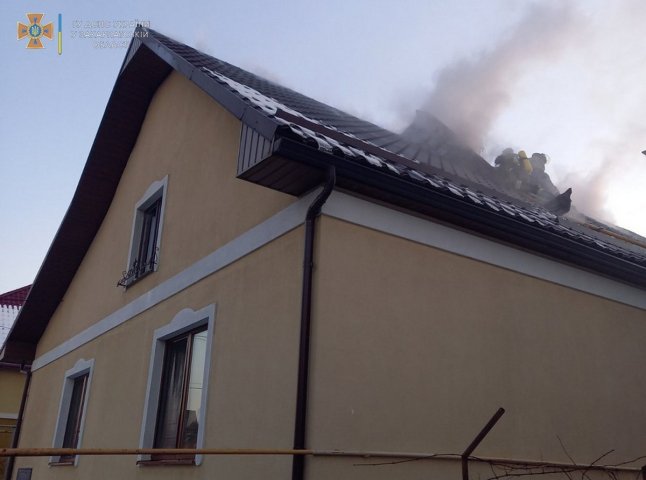 Зникло світло й почувся тріскіт: на Ужгородщині вирувала пожежа