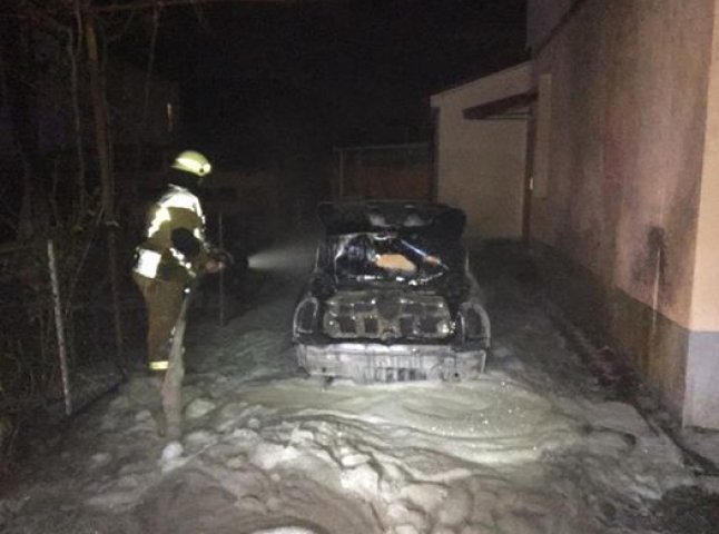 Поліція відкрила кримінальне провадження за фактом підпалу автівки ужгородської чиновниці