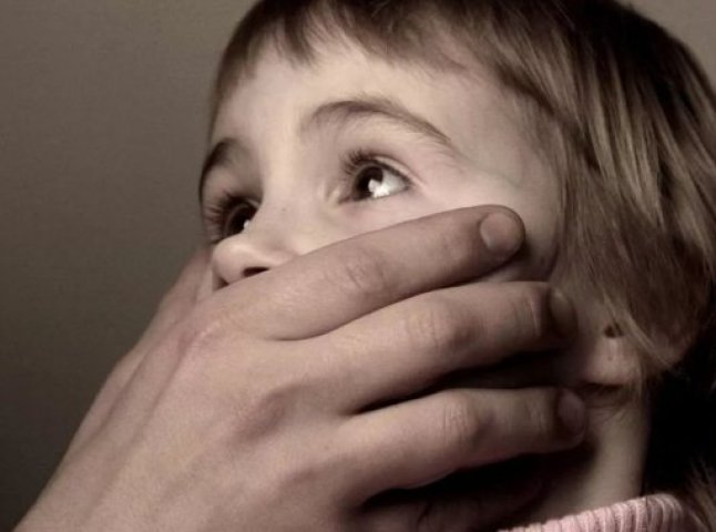 В одному із сіл Мукачівщини розгулював педофіл: постраждала дівчинка