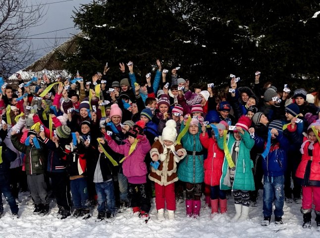 На Виноградівщині 140 дітей одночасно молились за мир в Україні