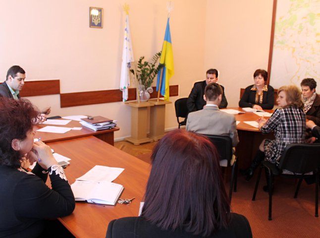 На Виноградівщині відбулося засідання районної комісії з питань погашення заборгованостей