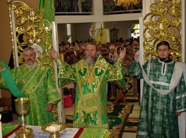 На другий день святкування Святої Трійці в Нових Лучках освятили новозбудований храм (ФОТО)