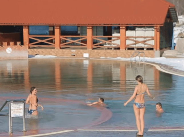 Столичні телевізійники розхвалили Берегово та його термальні басейни