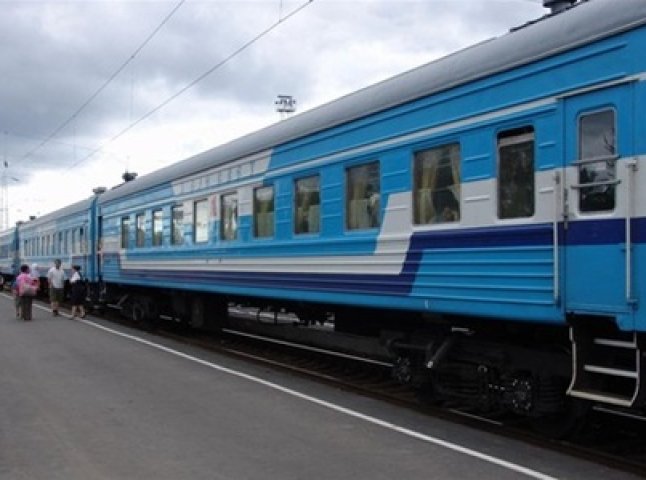 Пасажирам потягу "Ужгород-Київ" повідомили, що тільки ті можуть їхати у столицю, у кого є російський паспорт