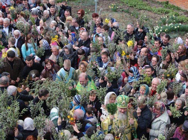 Владика Феодор освятив у Мукачівському кафедральному соборі вербові гілки (ФОТО)