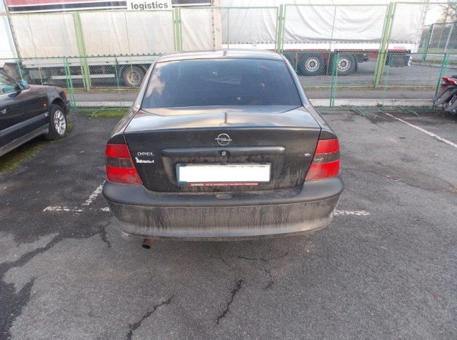 Митники конфіскували автомобіль на словацьких номерах через "липові" документи