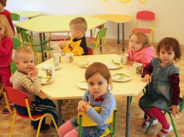 На Мукачівщині тимчасово закрили дитсадок, у якому відразу 12 діткам стало зле