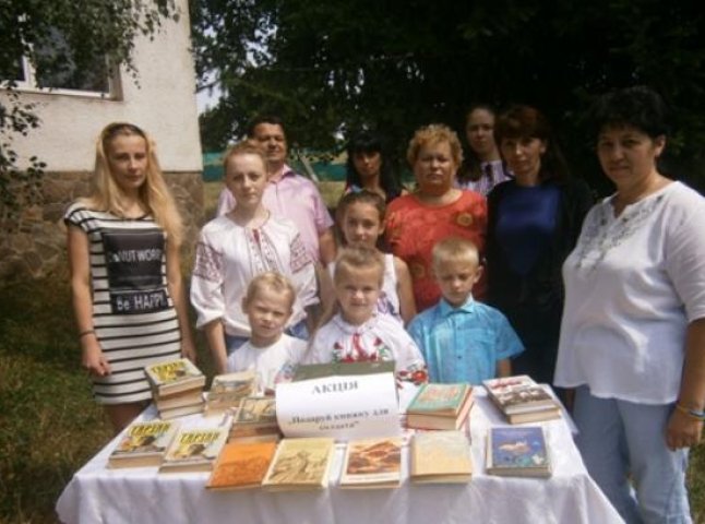 На Ужгородщині збирали книги у підтримку бійців АТО