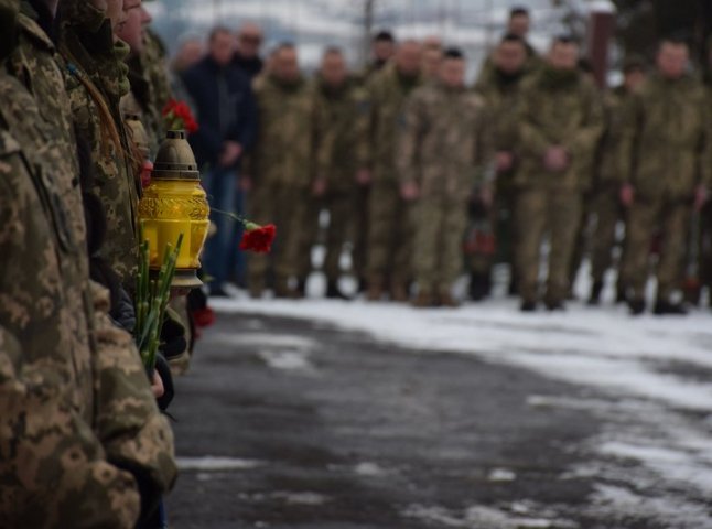 Дебальцівський плацдарм: у Мукачеві вшанували загиблих воїнів-героїв