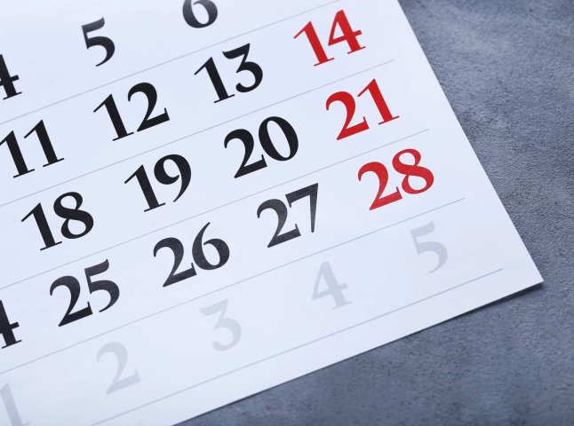 Для українців склали календар роботи на лютий 2026 року: коли дадуть вихідні