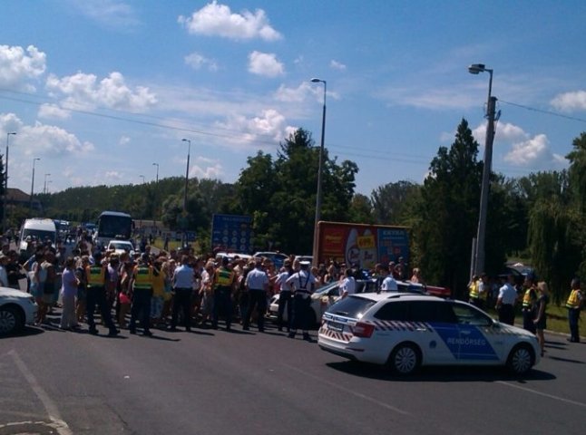 У Загоні кількагодинні черги на кордоні: бажаючі в’їхати в Україну влаштували спонтанну акцію протесту