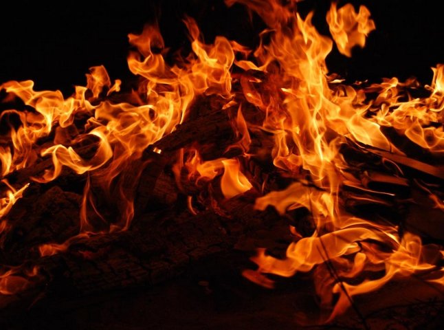 Через пожежу на Закарпатті постраждала жінка