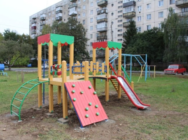 У 2017 році в Мукачеві за більше ніж 5 мільйонів гривень встановлять 27 дитячих майданчиків