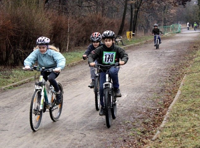 Мукачівці тріумфували на чемпіонаті Ужгороду з велосипедного туризму (ФОТОРЕПОРТАЖ)