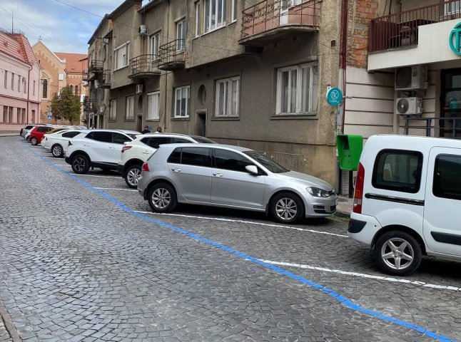 На вулиці Недецеї в Мукачеві з 13 жовтня вводять платне паркування