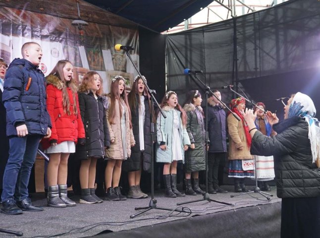 Мукачево приєдналося до Всеукраїнського різдвяного флешмобу