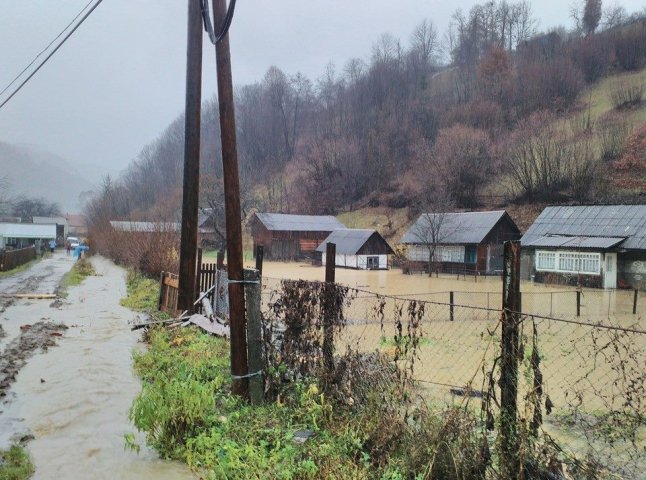 На Рахівщині гірський струмок затопив ціле село