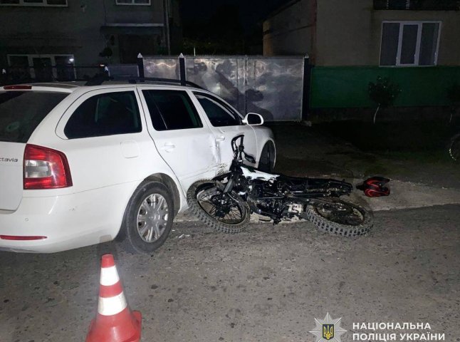 Двоє 14-річних хлопців постраждали в ДТП: автівка під час повороту зіткнулась з мотоциклом