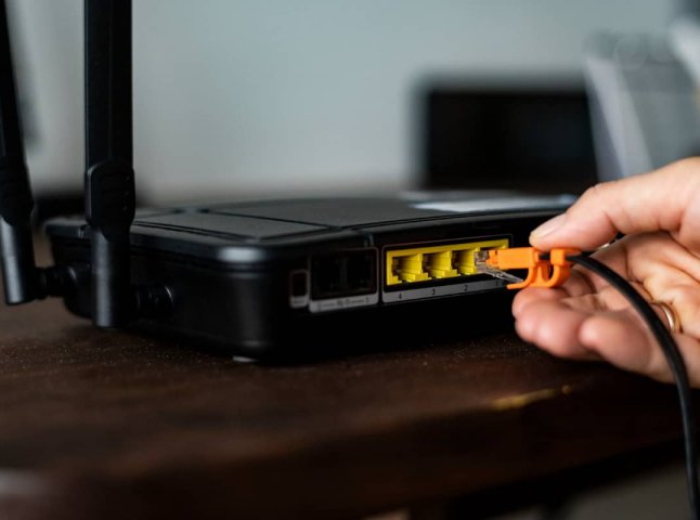 Українці можуть під’єднати інтернет, який працює під час відключень електроенергії