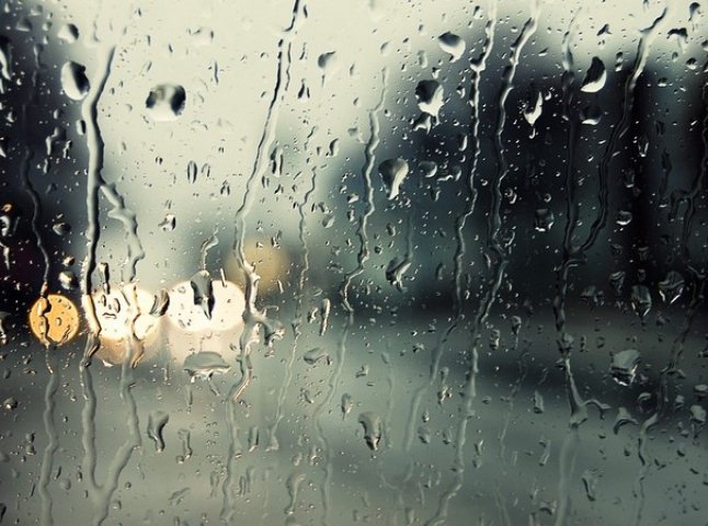 Значні дощі і сильний вітер: синоптики дали прогнози на початок тижня