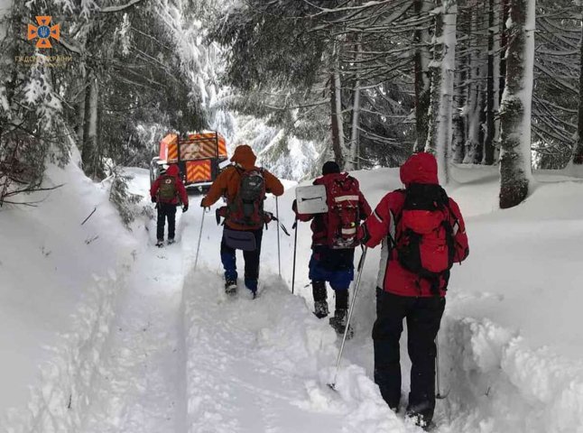 Рятувальники знайшли лижників, які заблукали в горах