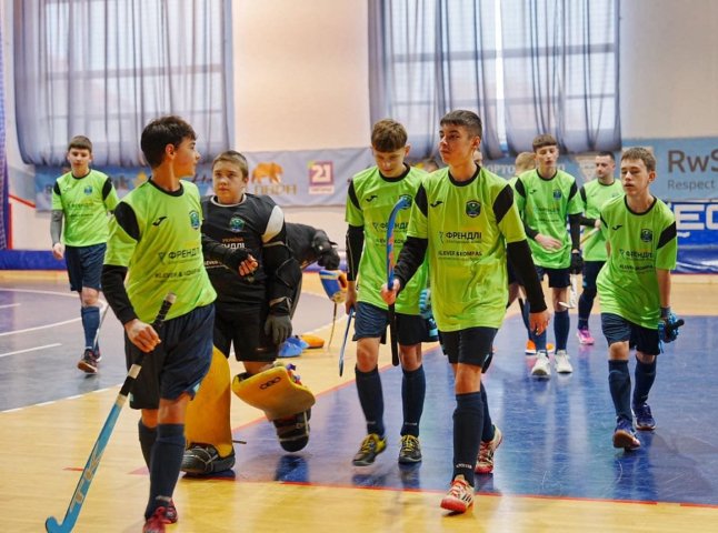 Закарпатські хокеїсти виграли бронзові медалі чемпіонату України