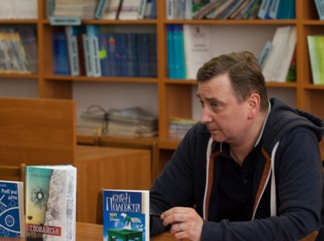 Євген Положій презентував ужгородським читачам роман про "Іловайський котел"