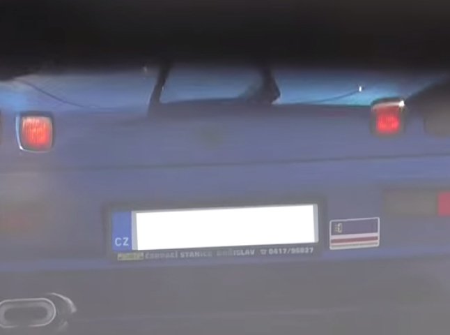 На Тячівщині помітили автомобіль із наліпкою "Закарпатська республіка"
