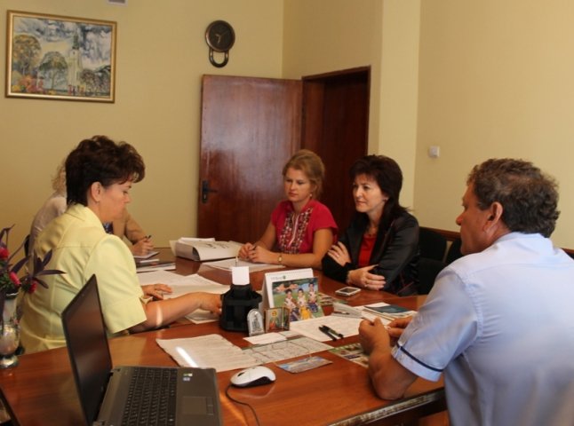 На Виноградівщині відбулось засідання з питань призначення державних соціальних допомог