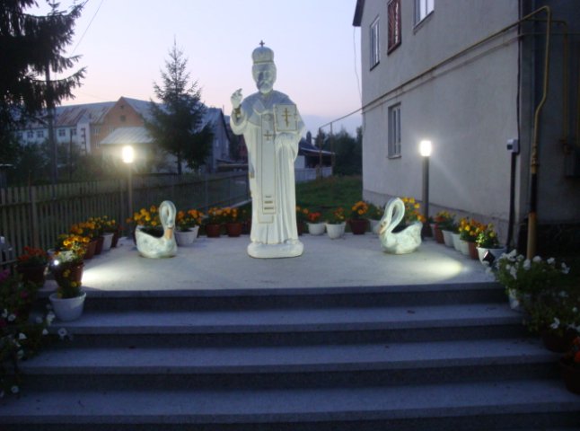 У Міжгір’ї відкрили і освятили пам’ятник святому Миколаю (ФОТО)