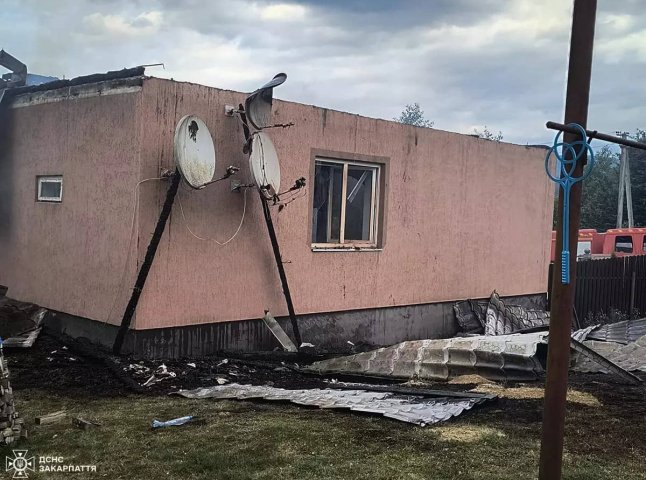 Рятувальники гасили значну пожежу в одному з сіл області Рятувальники гасили значну пожежу в одному з сіл області