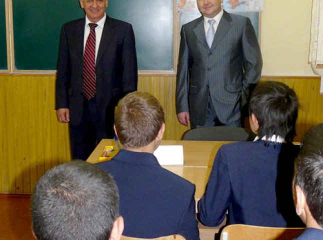 Голова Закарпатської ОДА привітав школярів із Днем знань