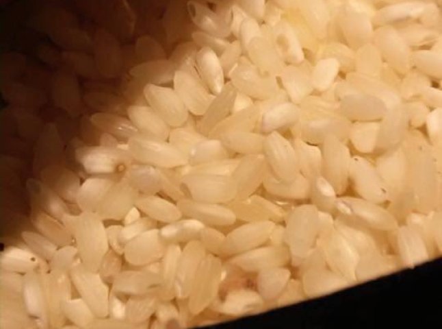 В Ужгородській "Барві" продають рис із хробаками
