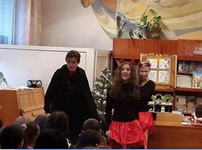 Учні мукачівських шкіл розповіли Миколаю про улюблені книги