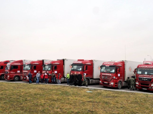 Гуманітарний конвой зі Словаччини заїхав у Закарпаття
