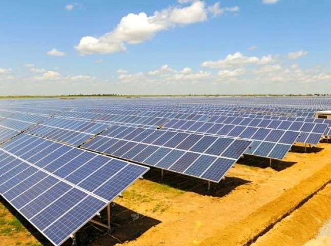 Українцям заборонили будувати малі сонячні електростанції на землі