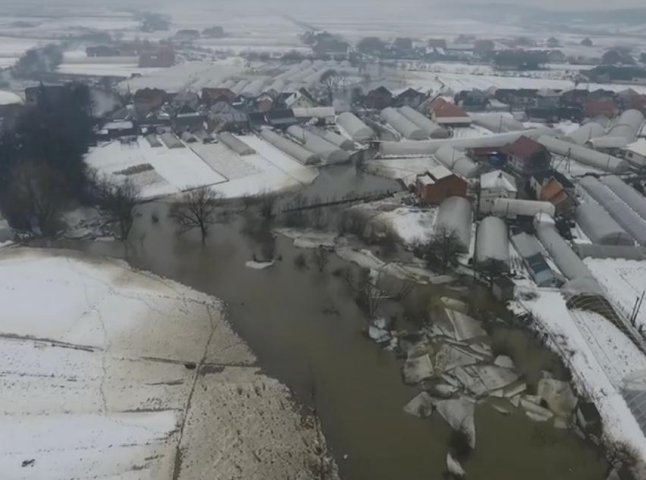 Як вода підтопила населені пункти Виноградівщини та Іршавщини, показали з висоти пташиного польоту