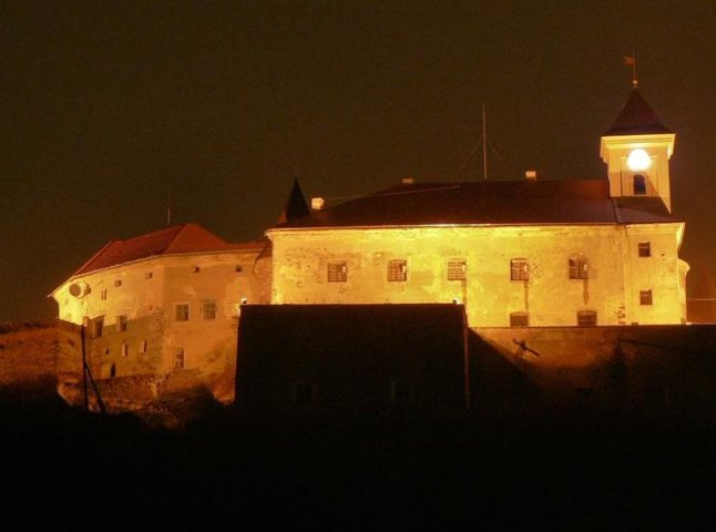 У Мукачеві чиновники вирішили підсвітити замок Паланок. Скільки витратять на це – не кажуть