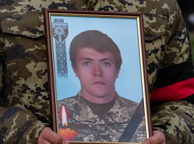 В Ужгороді поховали загиблого на війні Героя