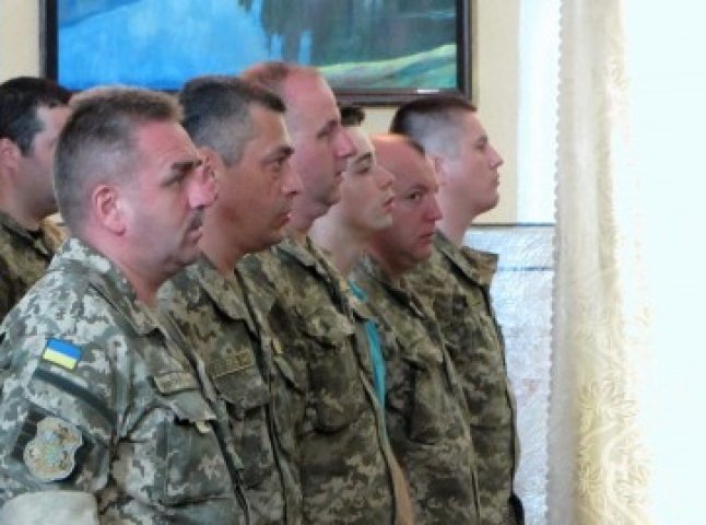 В Ужгороді нагородили військових, які обороняли аеропорт у Луганську