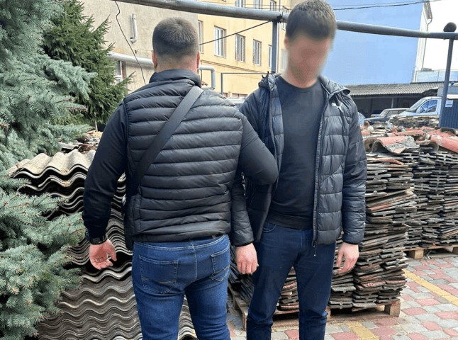 Поліція знайшла зловмисника, який у Мукачеві підпалив авто дружини депутата Закарпатської облради