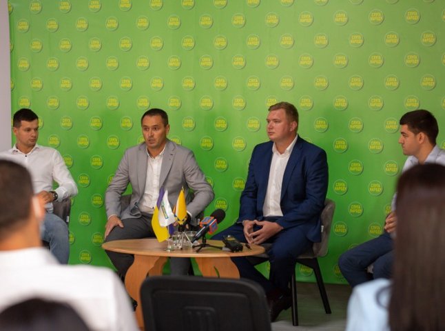 У Мукачеві презентували офіс партії "Слуга Народу"