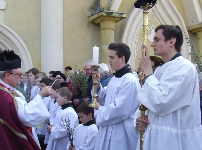 Берегівські римо-католики відзначили квітну неділю