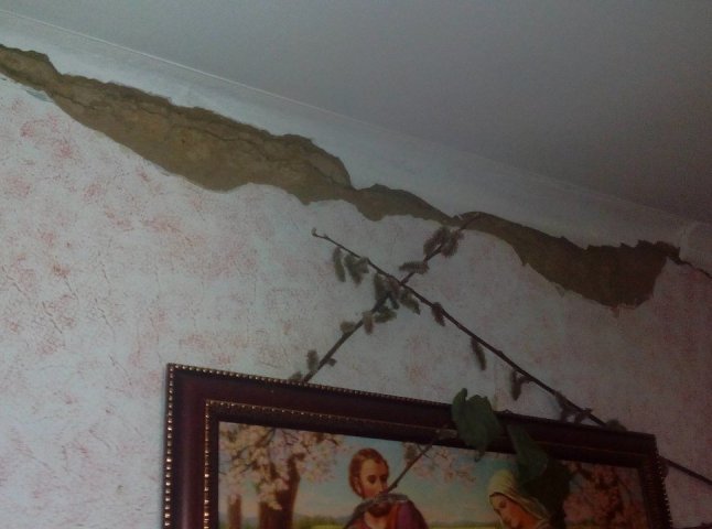 У мережі з’явились фото наслідків землетрусу на Тячівщині